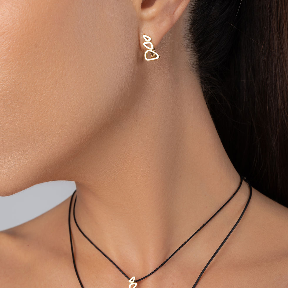Thumbnail: Earring (short) with Sapphires in Line