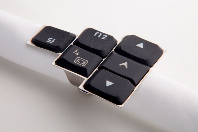 Nefertiti Collection | Recycled e-waste keycaps Nefertiti inspired ring - byLUDO ecotech