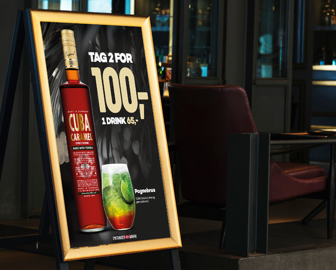 plakat med drinks og cuba vodka på cafe