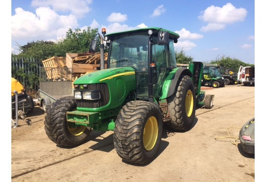 John Deere 5820