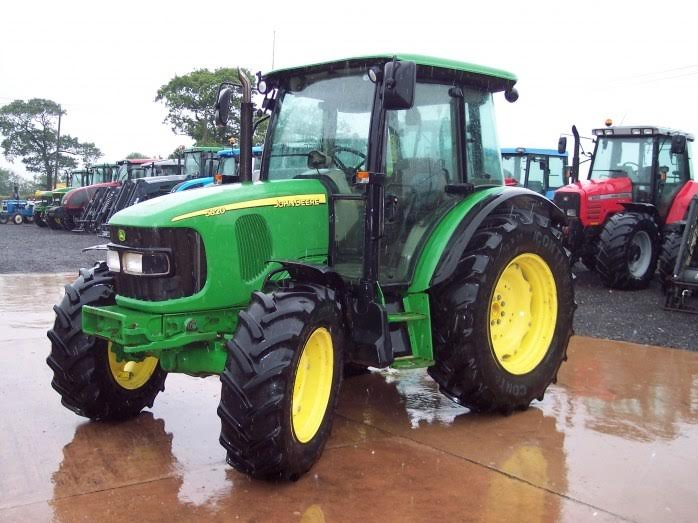 John Deere 5820