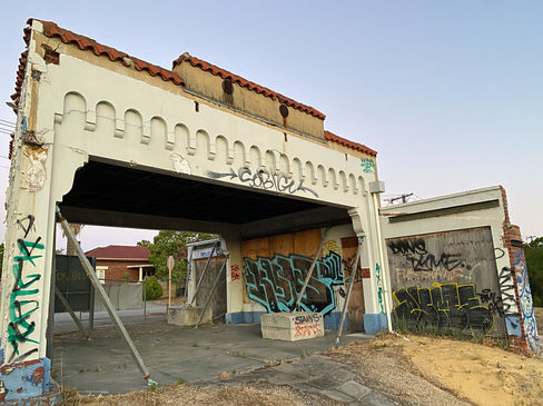 02 - Williamson's Motor House.jpg