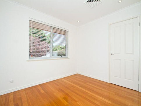 Nedlands 18 Betty House (2013)