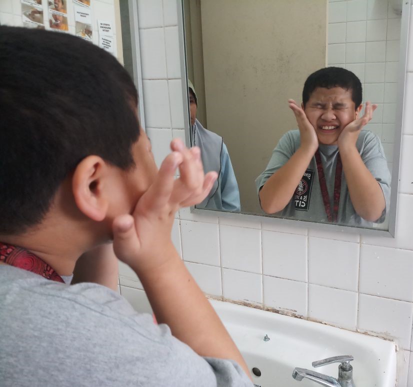 WASHING FACE