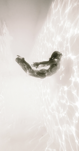 Jennifer Dewavrin, galerie, œuvres, créations, photographie intuitive, art abstrait, encre, mouvement, art visuel, transformation, photographie artistique, peinture contemporaine, art femme, galerie Lyon, galerie France, art du corps, art contemporain
