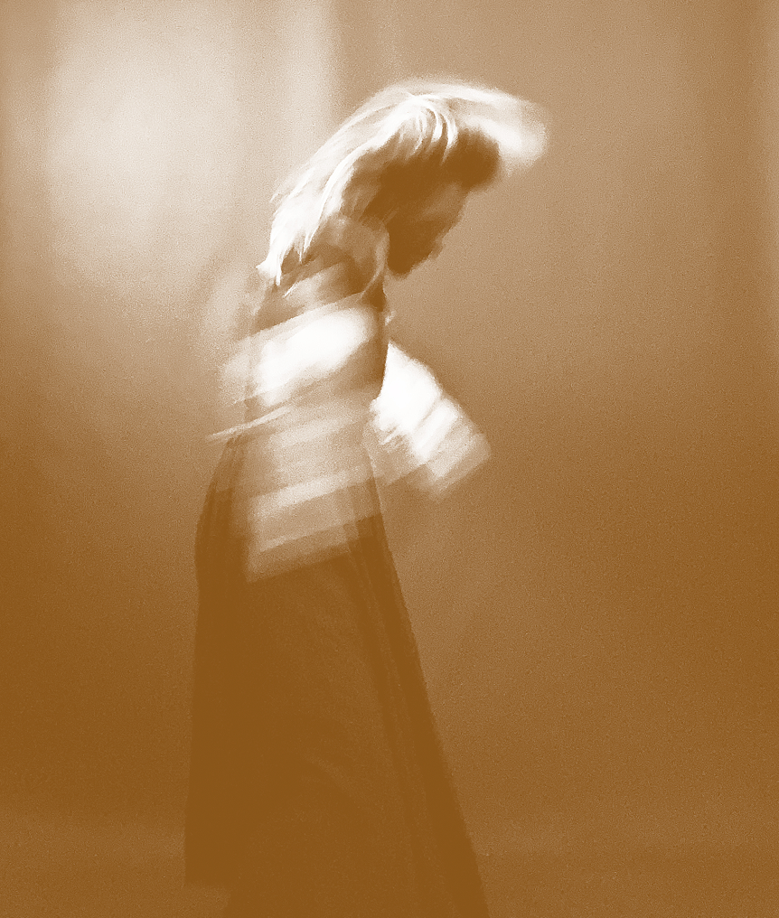 Jennifer Dewavrin, artiste, photographe, Lyon, France, art du mouvement, transformation féminine, photographie intuitive, por