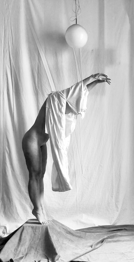 Jennifer Dewavrin, galerie, œuvres, créations, photographie intuitive, art abstrait, encre, mouvement, art visuel, transformation, photographie artistique, peinture contemporaine, art femme, galerie Lyon, galerie France, art du corps, art contemporain