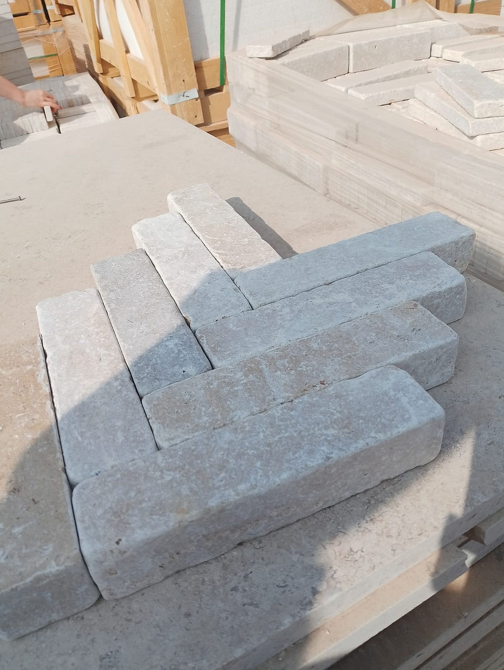 Calcaire égyptien Dijon – Finition vieillie en chevrons