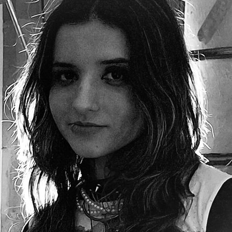 "QUÉ VA A PASAR CONMIGO" DE LUPE LARRODE