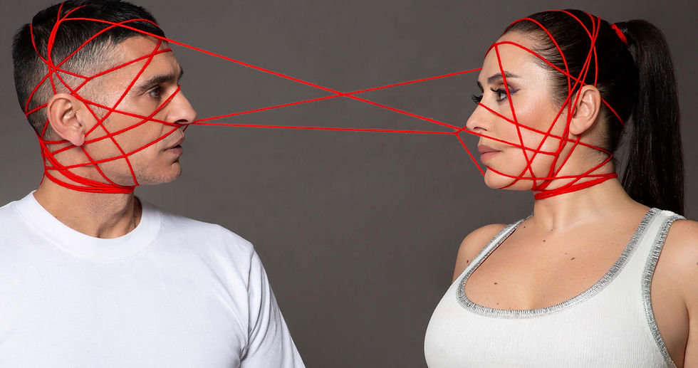 DESDE ESPAÑA LOS RICOS PRESENTAN "VÍNCULO"