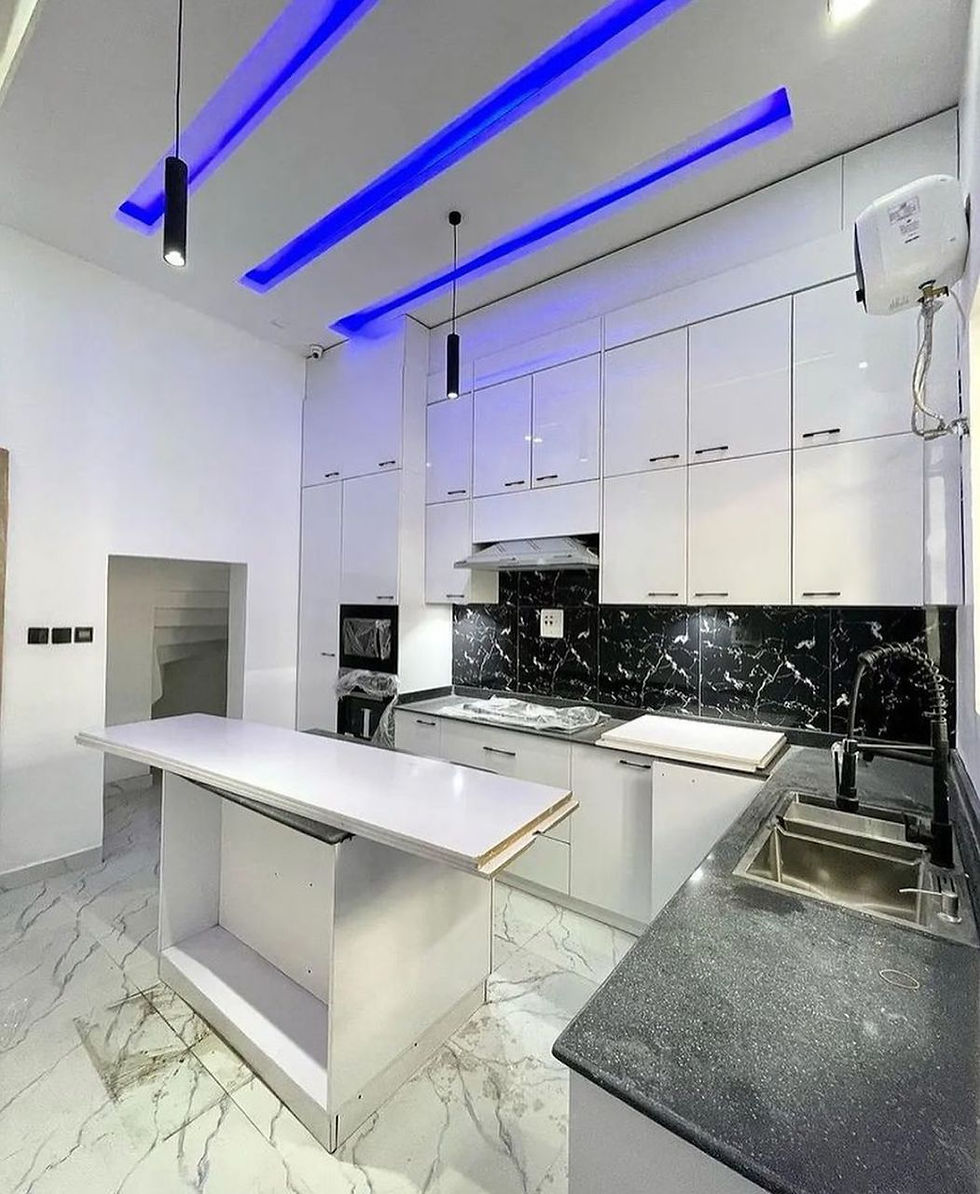 Thumbnail: 4 bedroom Semi detached duplex