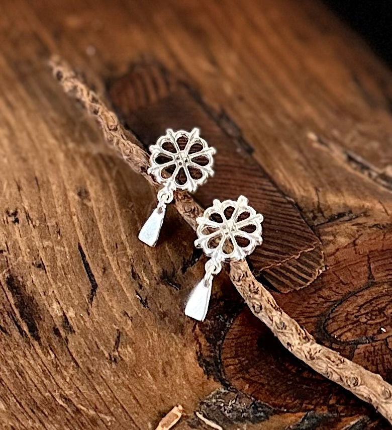 Nord Haus Shop Saule charm stud earrings