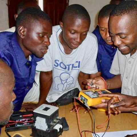 Sunbird Bioenergy apprentices learning about electric circuits