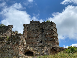 Saklı semtte Yoros Kalesi