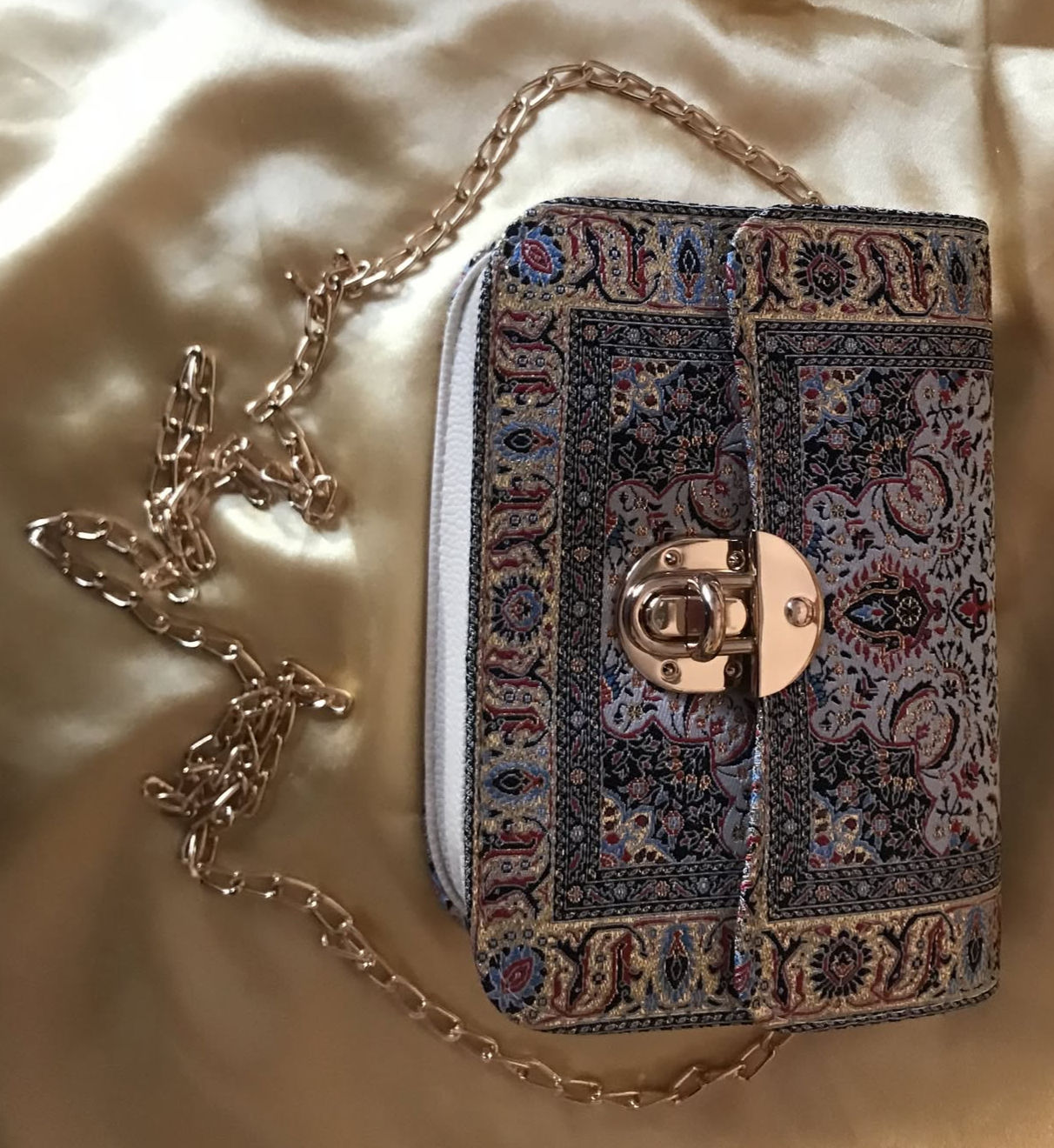 Aranyfonású Keleti Tarsoly Kézi táska „Egy ékszer, amit magaddal vihetsz.”