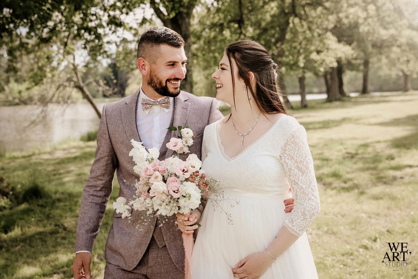 photographe Blois portraitiste mariage région centre séance photo engagement couple lifestyle reportage mariage famille wedding noces fiancailles we art studio portrait centre ville Blois vendôme romorantin 41 tours 37 orléans 45 mode famille loir et cher indre loiret vineuil mariage union église mairie préparatifs couple portraits mariés mariée