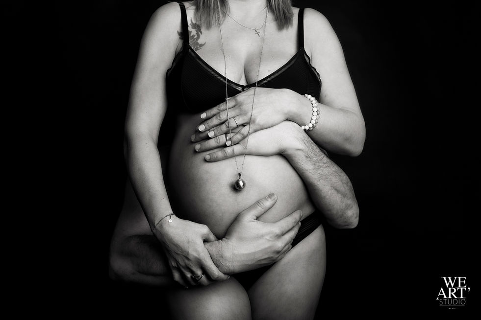 photographe Blois portraitiste maternité grossesse nouveau né bébé femme enceinte we art studio portrait enfant centre ville Blois vendôme romorantin 41 tours 37 orléans 45 mode book pro corporate comédien homme femme famille loir et cher indre loiret