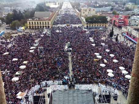 A tus pies renovamos la Esperanza: Vale toda vida. Oración del Episcopado Argentino
