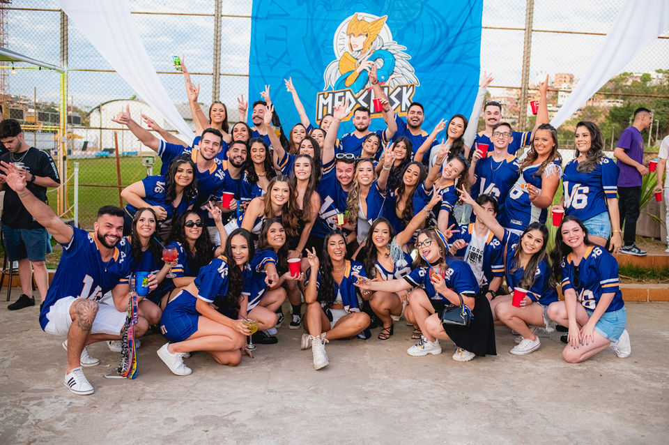 QU4RTO27174731.jpg