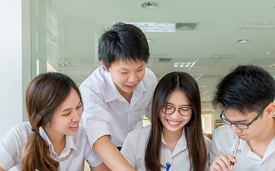 Spanish summer tutoring program for kids and teens in Hong Kong, group learning, fun cultural activities.