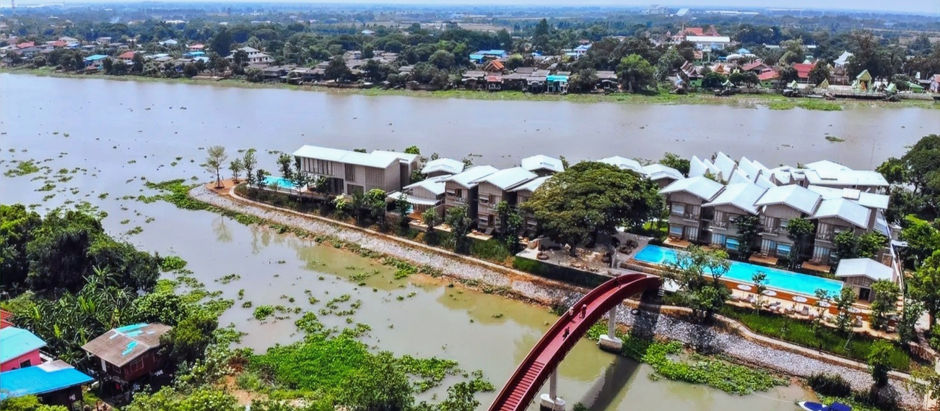 Sala Bang Pa-In in Ayuthaya Serves Ayuthaya River Prawn Delight with the Chao Phraya River View