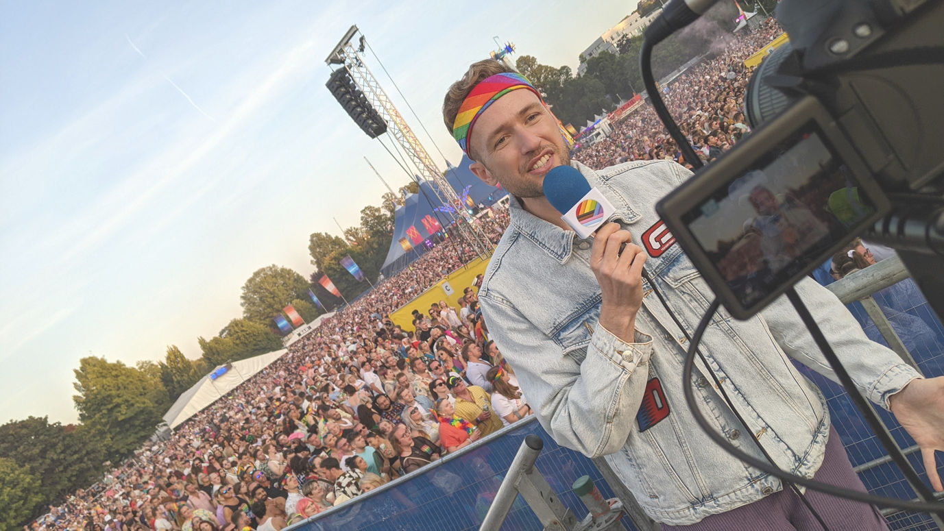 audiance crowd on brighton pride park