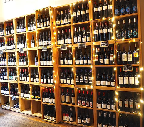Bouteilles de vin en rayon