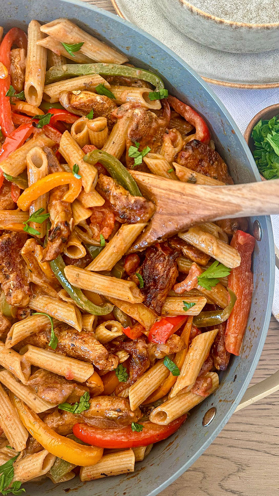Slammed with a hectic weeknight? Make this one pot, gluten-free CHICKEN FAJITA PASTA! It delivers a dinner full of familiar flavor, but in a vibrant, new way.