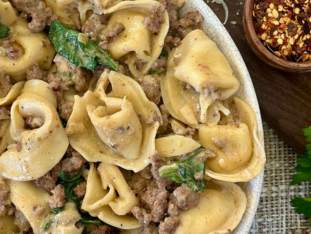 When you need an easy weeknight dinner that feels a little more special than the usual pasta night, this one-pan, gluten-free Creamy Beef Tortellini Skillet delivers. Made with savory ground beef, tender cheese tortellini, fresh garlic, and a creamy Parmesan sauce, this cozy skillet meal comes together in about 25 minutes.