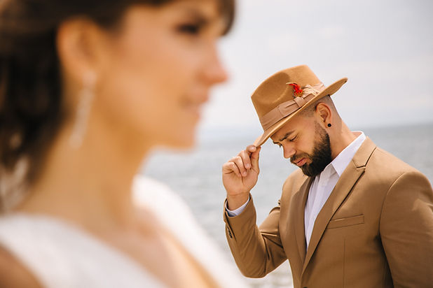 Stylish shooting of the bride and groom on the beach of Los Angeles | Destination wedding