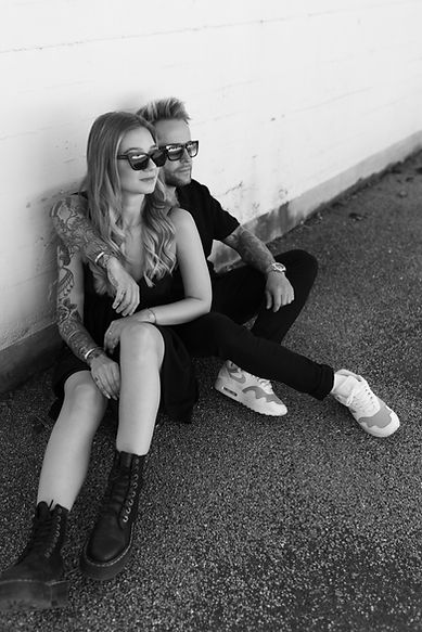 Lässiges Coupleshooting in den Straßen Landshut