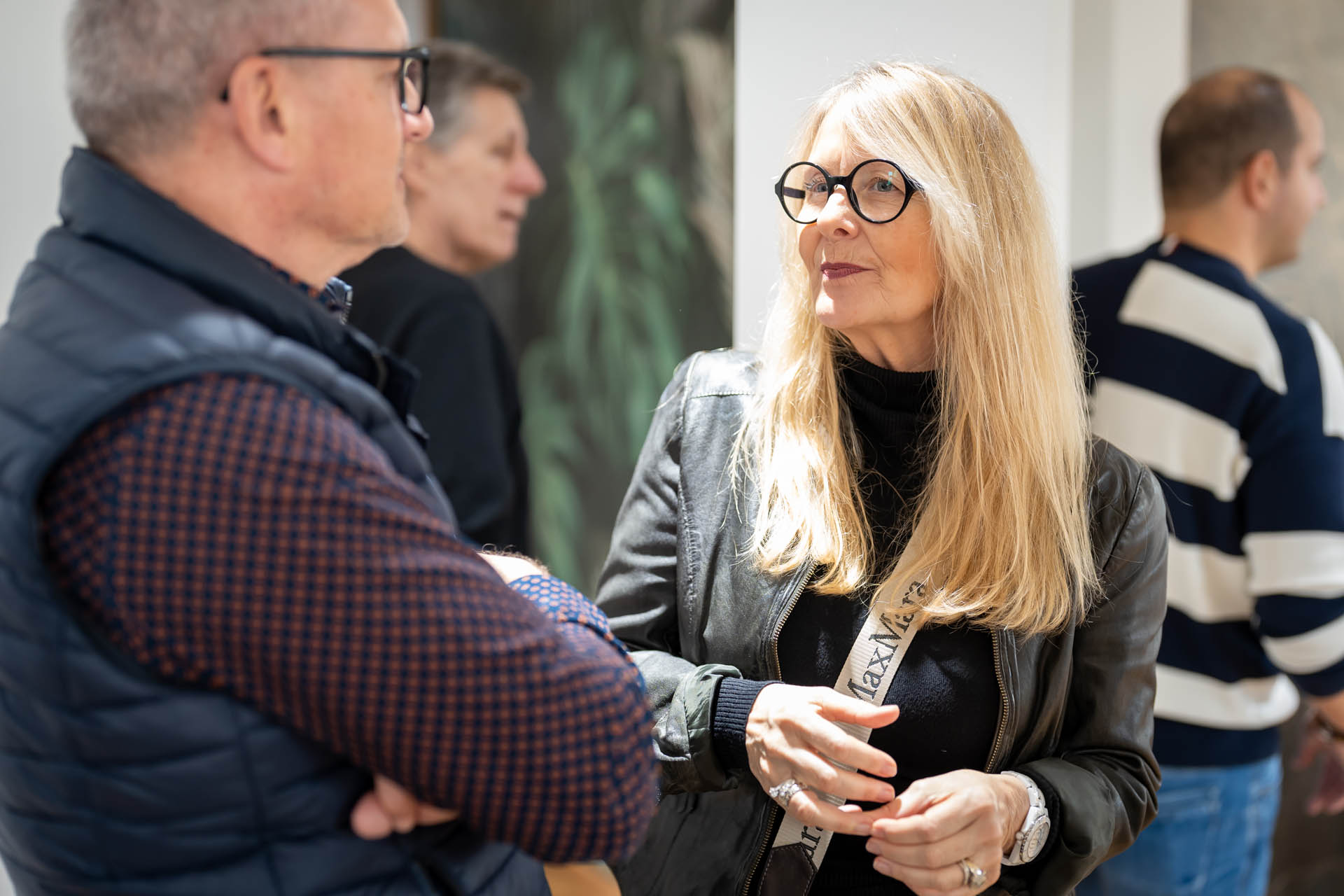 Rita Fasel im Gespräch - Eröffungsfeier Iris Foto Luzern