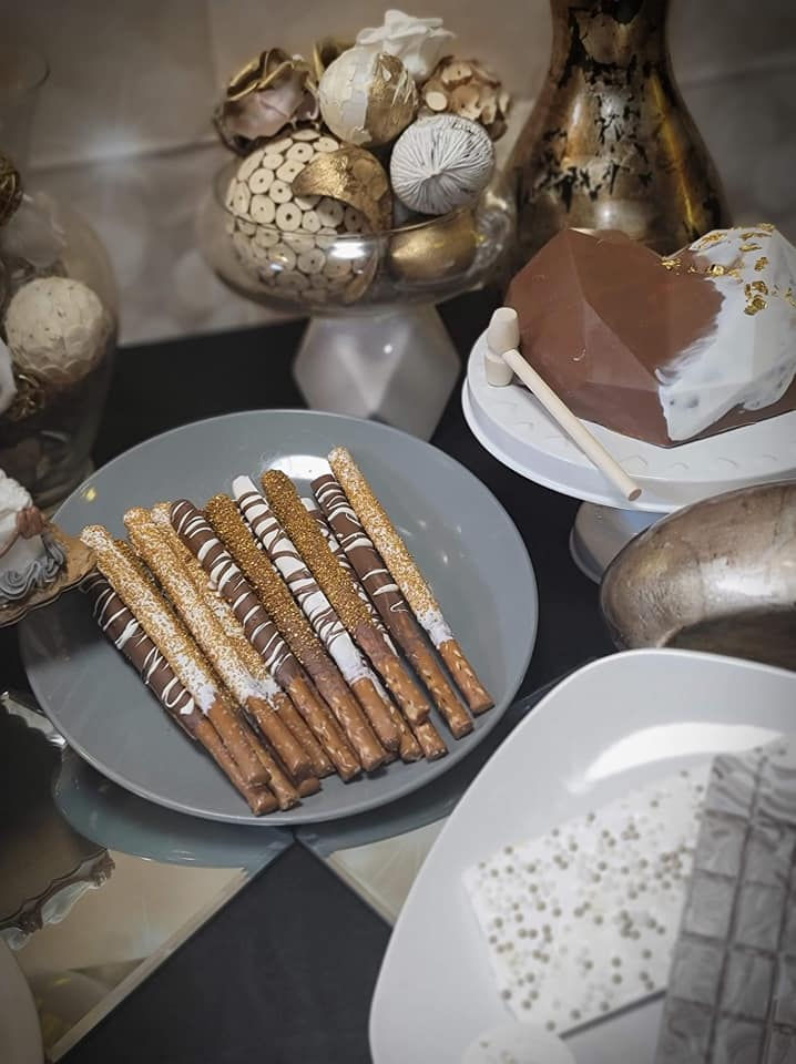 Chocolate Covered Pretzel Rods
