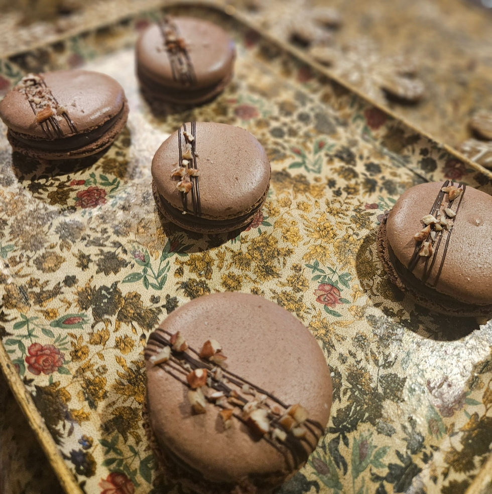 Chocolate/raspberry macrons 