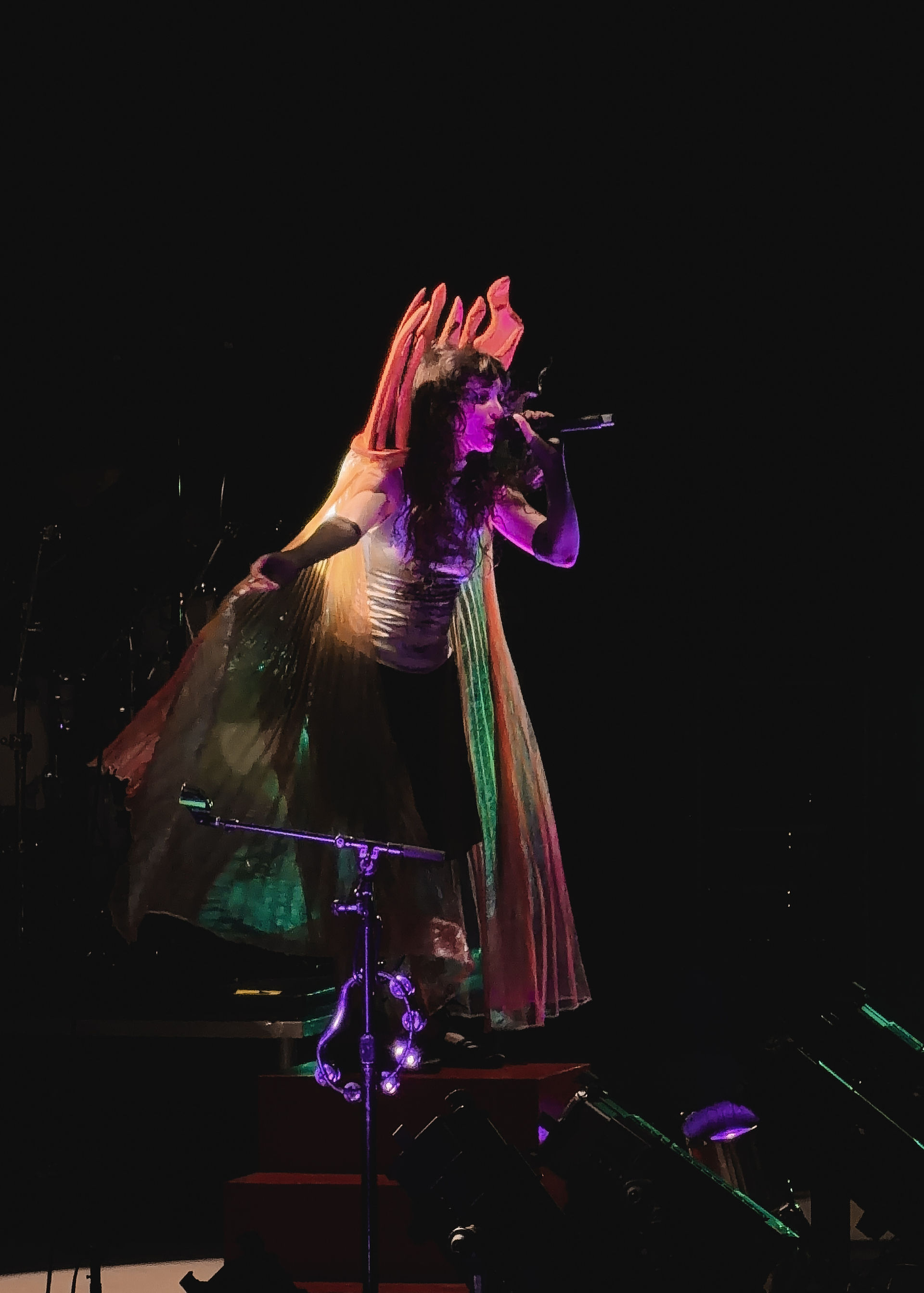 Hayley Williams performing
