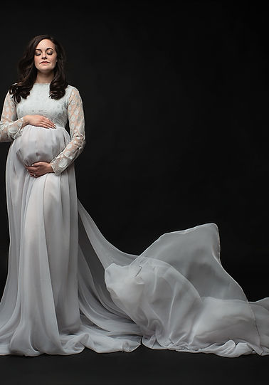 Indianapolis Indiana maternity dresses and gowns for elegant pregnancy photo sessions with