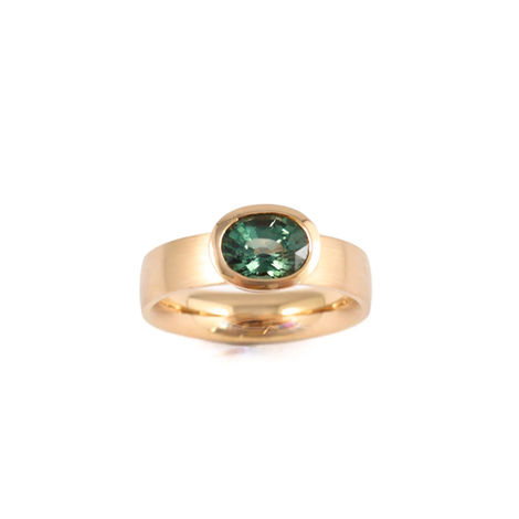 Ring aus Gelbgold mit blauen Saphir