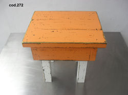 cod.272 Banquito cuadrado vintage. (2)
