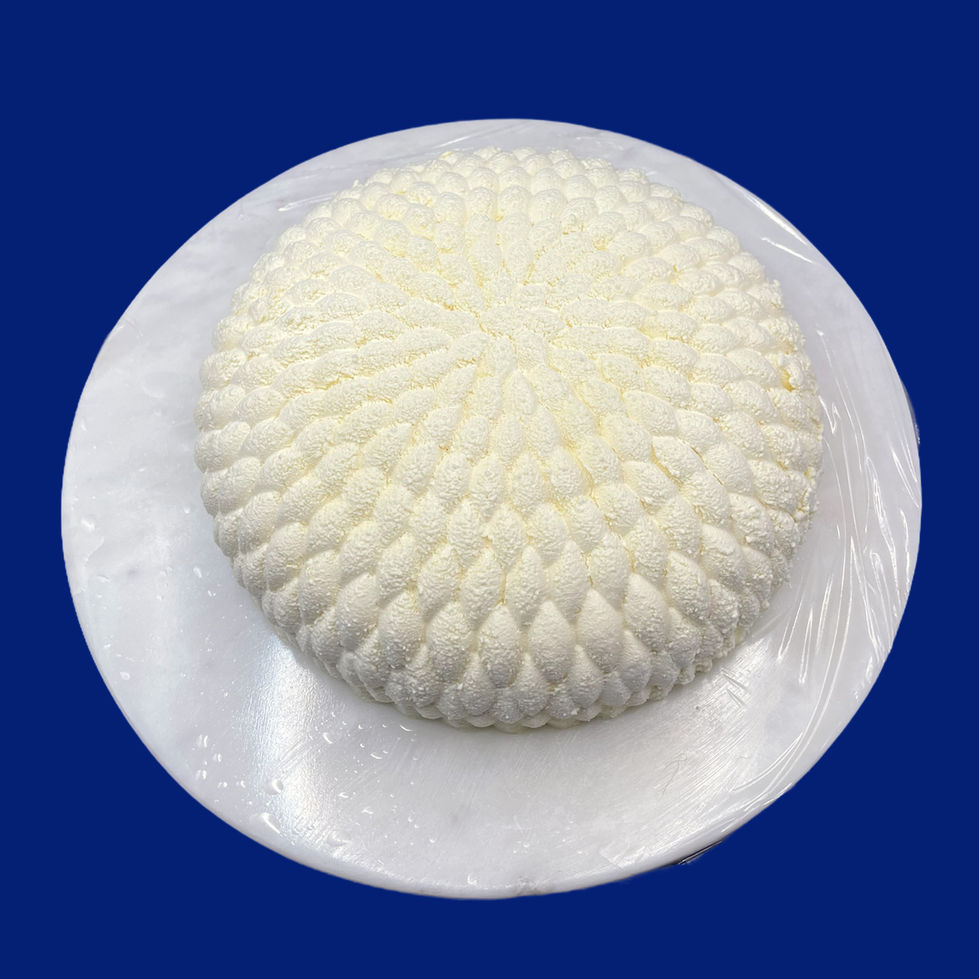 Entremet à la mousse au chocolat blanc, insert figue-framboise, biscuit financier aux framboises