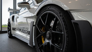 White GT3 RS car, black wheel, yellow brake caliper