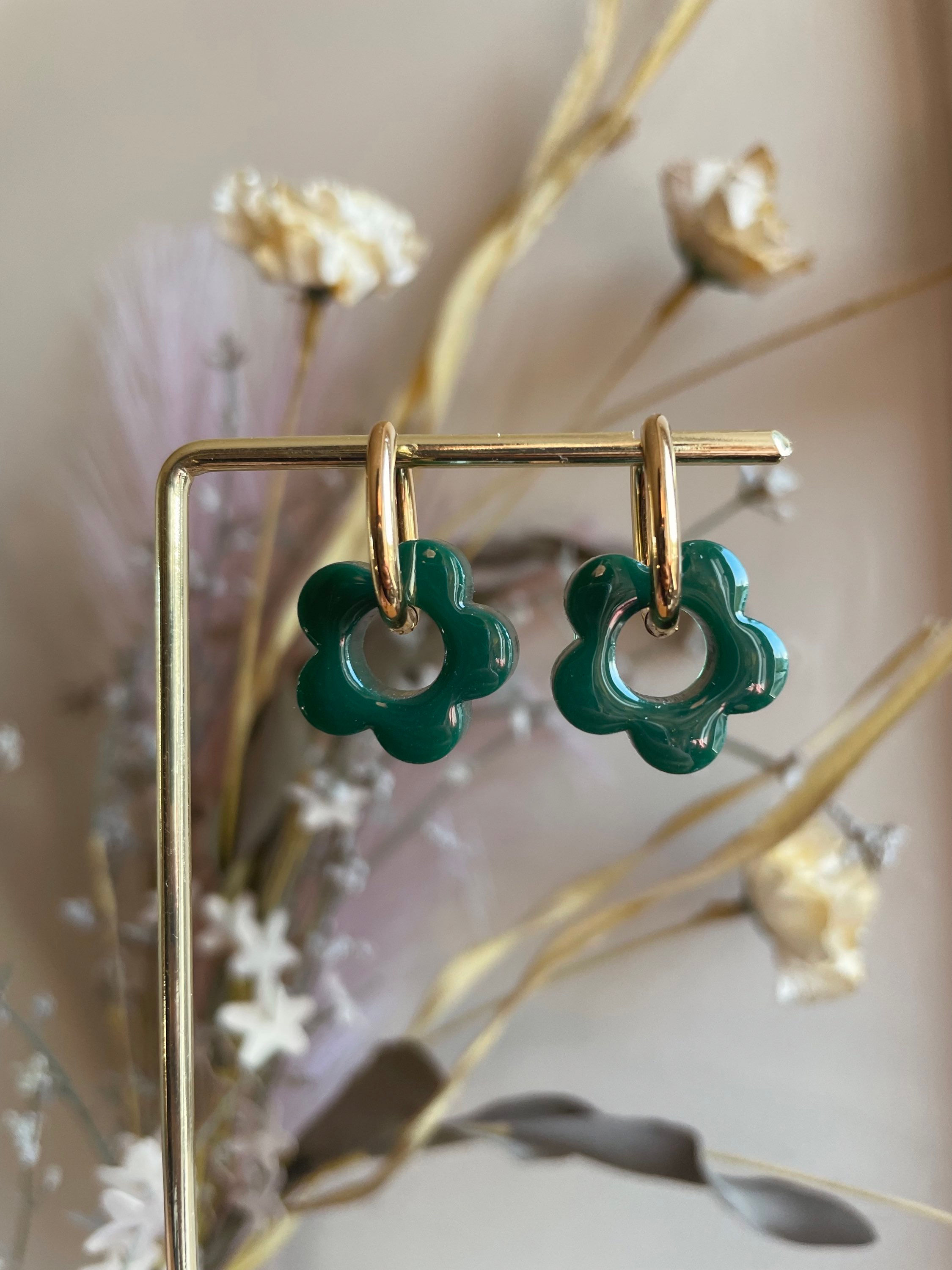 Ensemble pampilles fleurs vertes avec créoles dorées