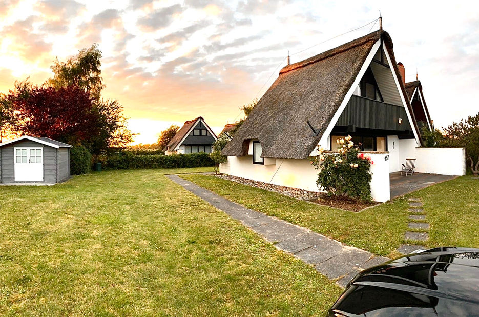 Garten des Reetloft 1 der Sealofts Hausboot- & Ferienhausvermietung an der Ostsee in Großenbrode bei Fehmarn