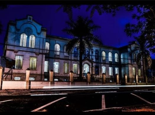foto escola noite