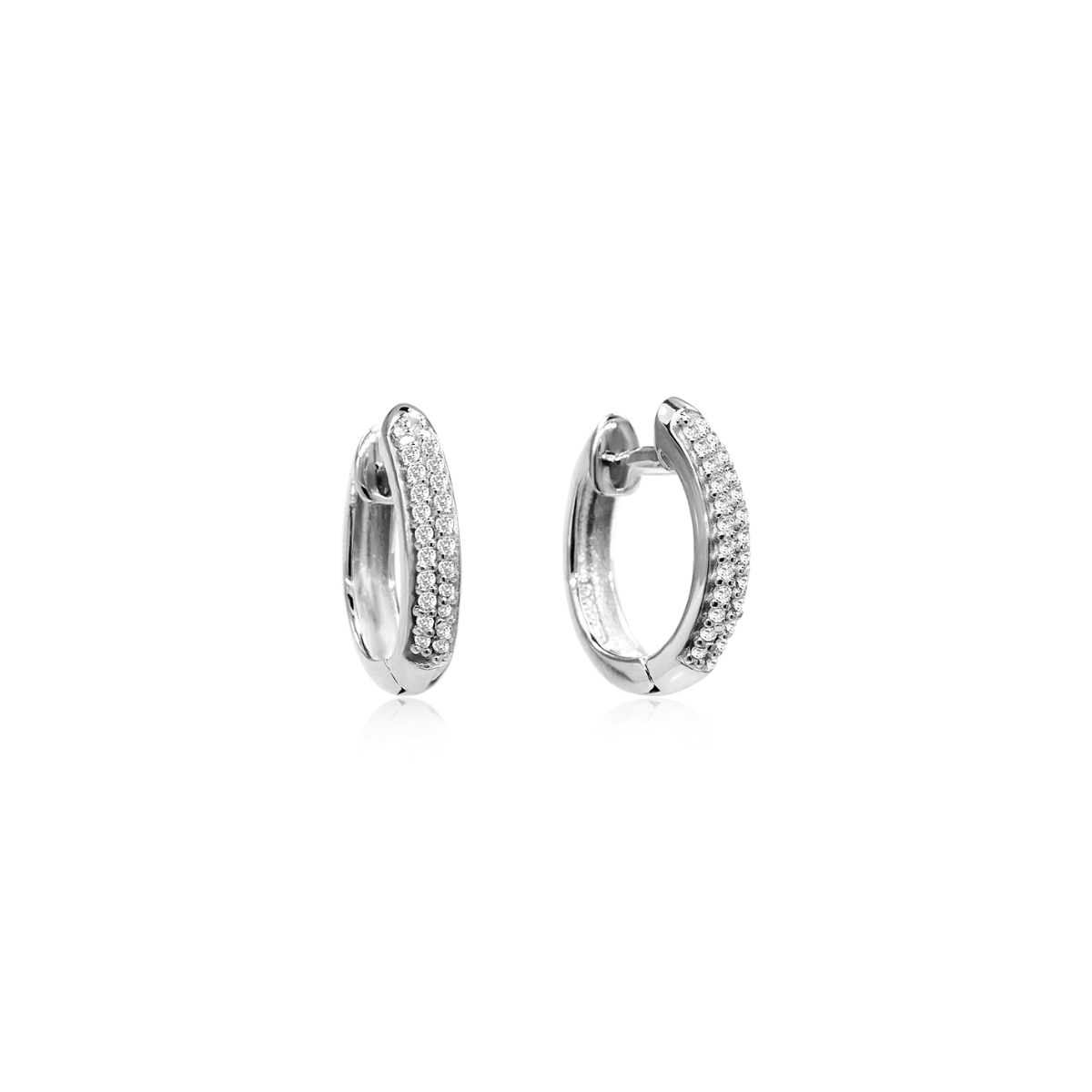 Brinco de Ouro Branco 18K Argola Oval Pavê de Diamantes