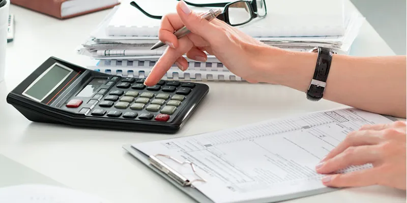 Para efectos de IVA descontable, contribuyente debe demostrar relación directa con operaciones gravadas