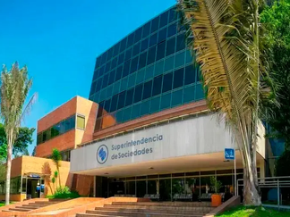 Cada día cierra una empresa en Colombia: en 2025 se liquidaron 368, la mayor cifra en 4 años