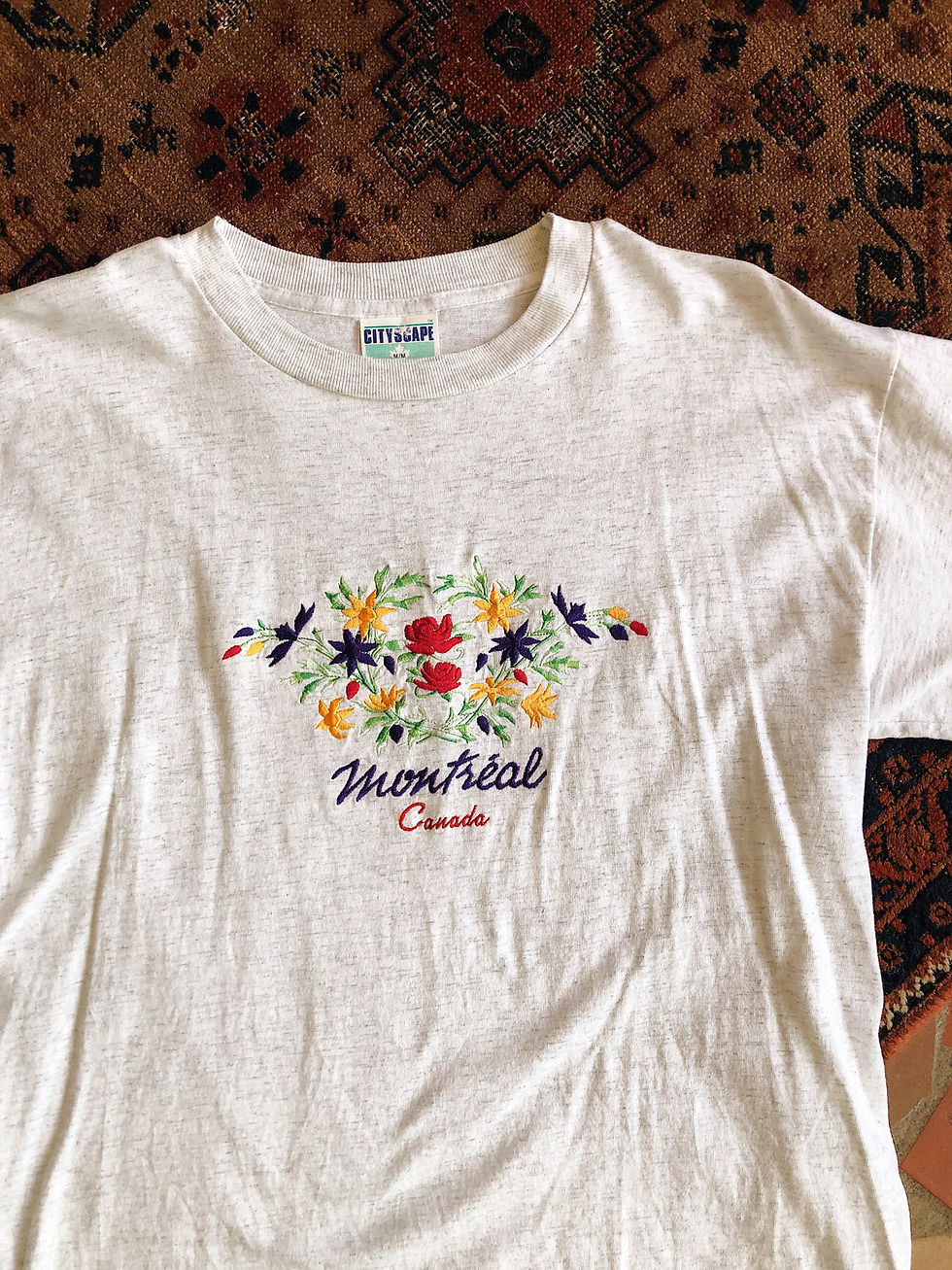 Miniatura: Embroidered Montréal, Canada Tee