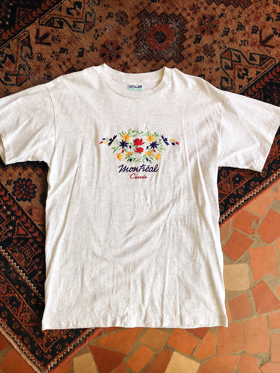 Miniatura: Embroidered Montréal, Canada Tee