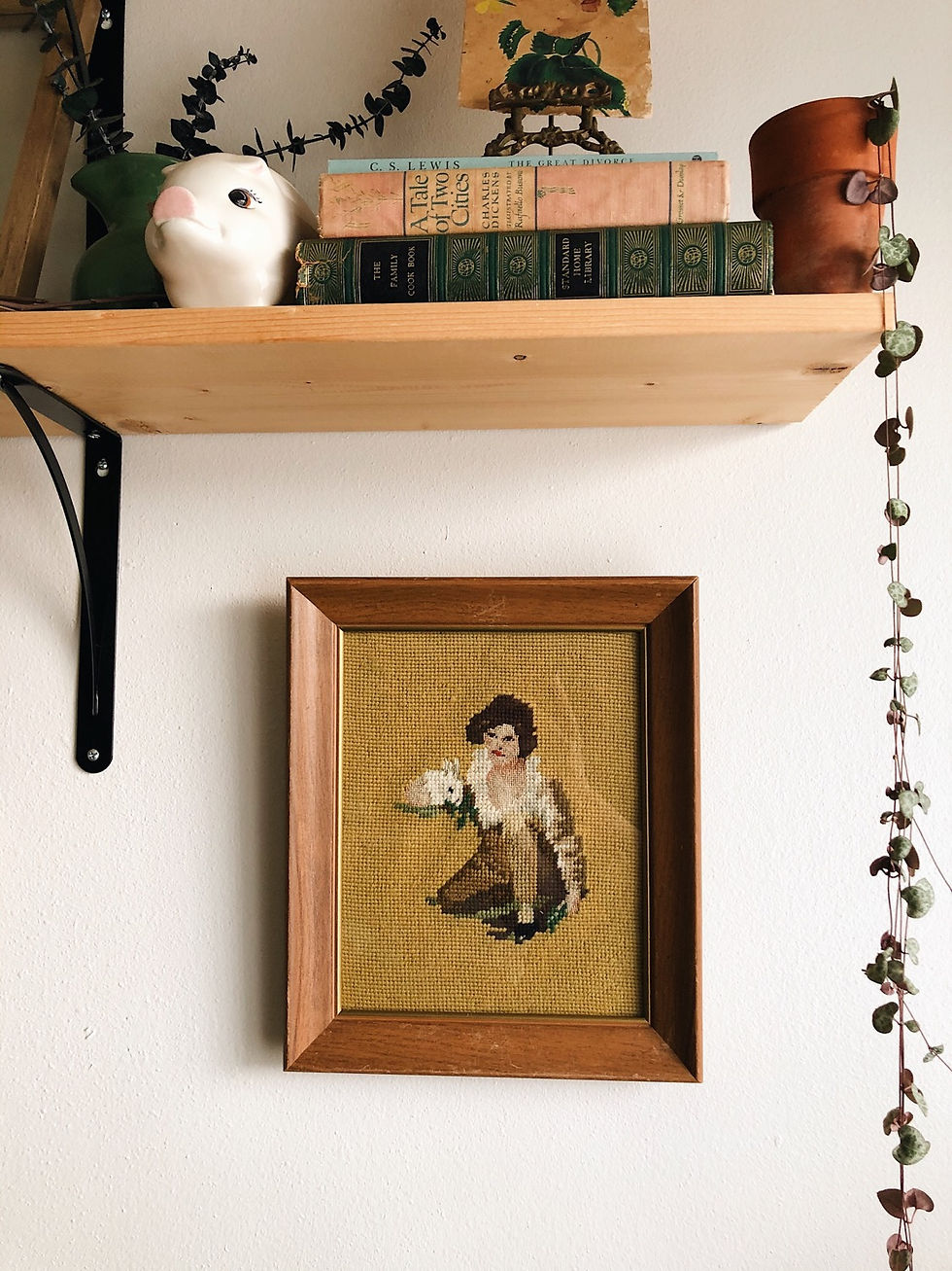 Miniatura: Embroidered Boy