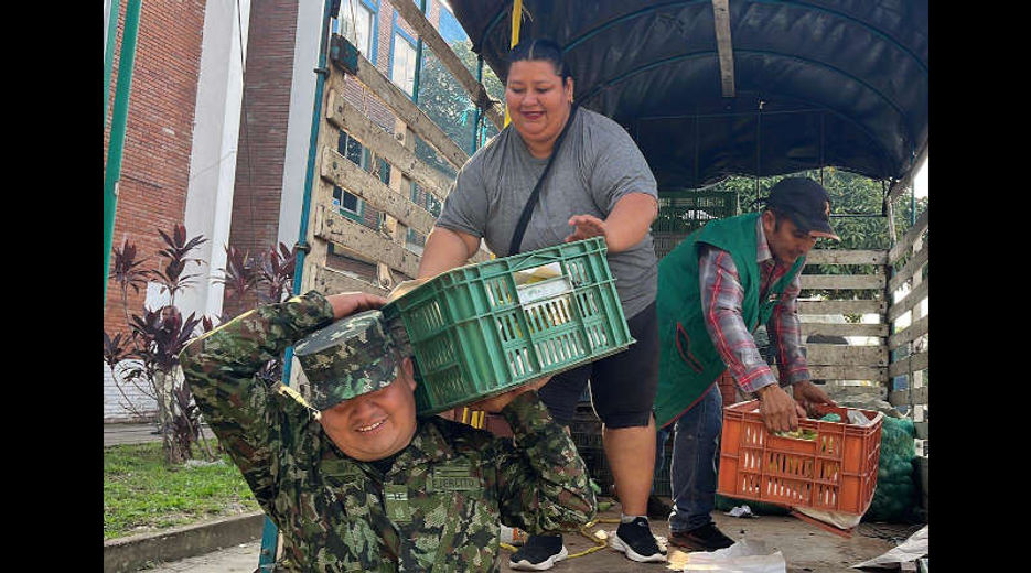 EJERCITO NACIONAL AYUDA A IMPULSAR LA ECONOMIA DE LOS CAMPESINOS